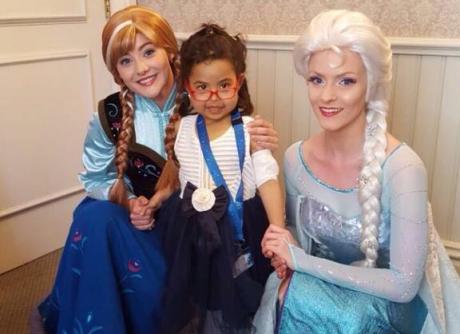 Leila, avec Anna et Elsa