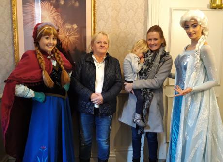 Ilona avec Anna et Elsa
