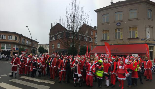 Pères Noël en moto